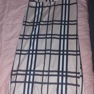 Chic Plaid Pencil Skirt in Black and Cream